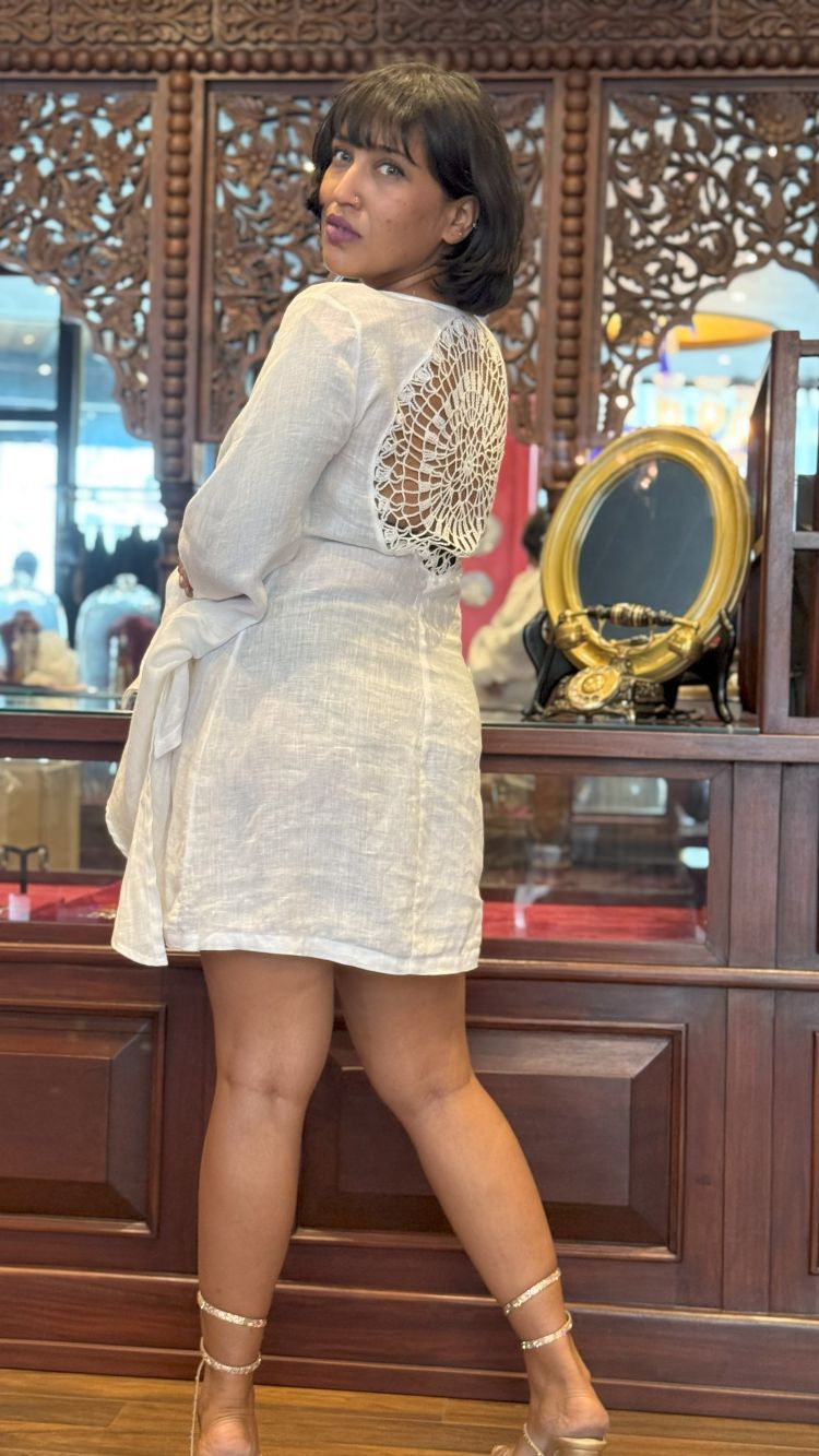 Linen Atelier, Dramatic sleeve dress with lace detailed back - Image 5